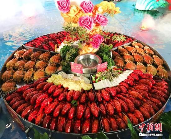 小龍蝦橫行德國柏林 政府鼓勵吃貨們大快朵頤！