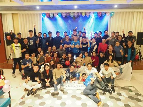 說明: C:Userswangq1317Desktop（新聞）2018甜蜜跑即將起跑，賽道跑團加油站成為最大亮點（新聞）2018甜蜜跑即將起跑，賽道跑團加油站成為最大亮點花兒與少年跑團.jpg