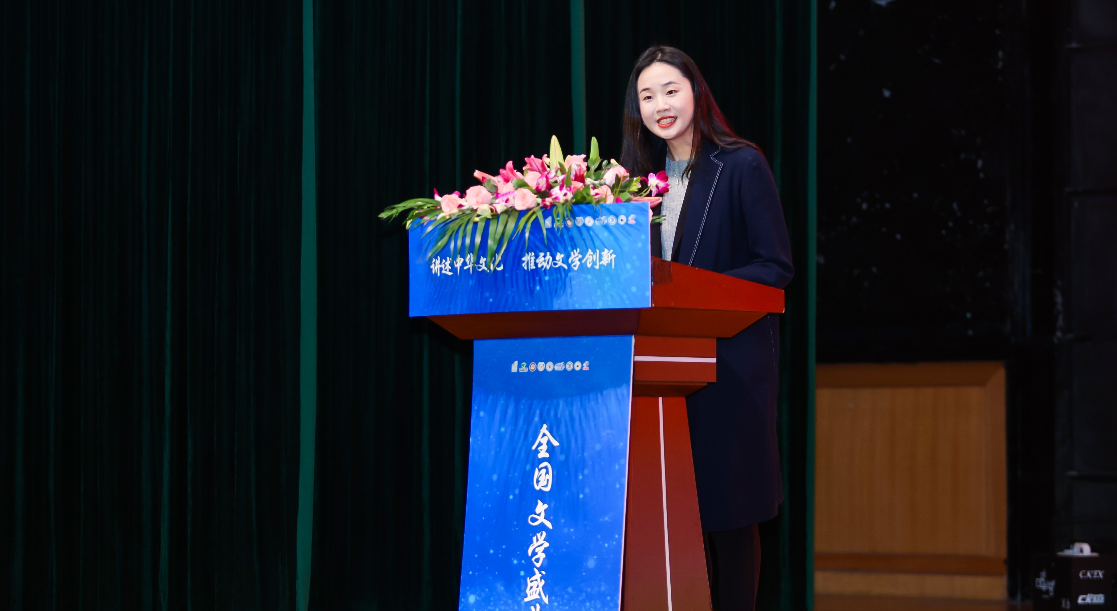 全國(guó)文學(xué)盛典名師大講堂成員、組委會(huì)專家委委員劉翔宇